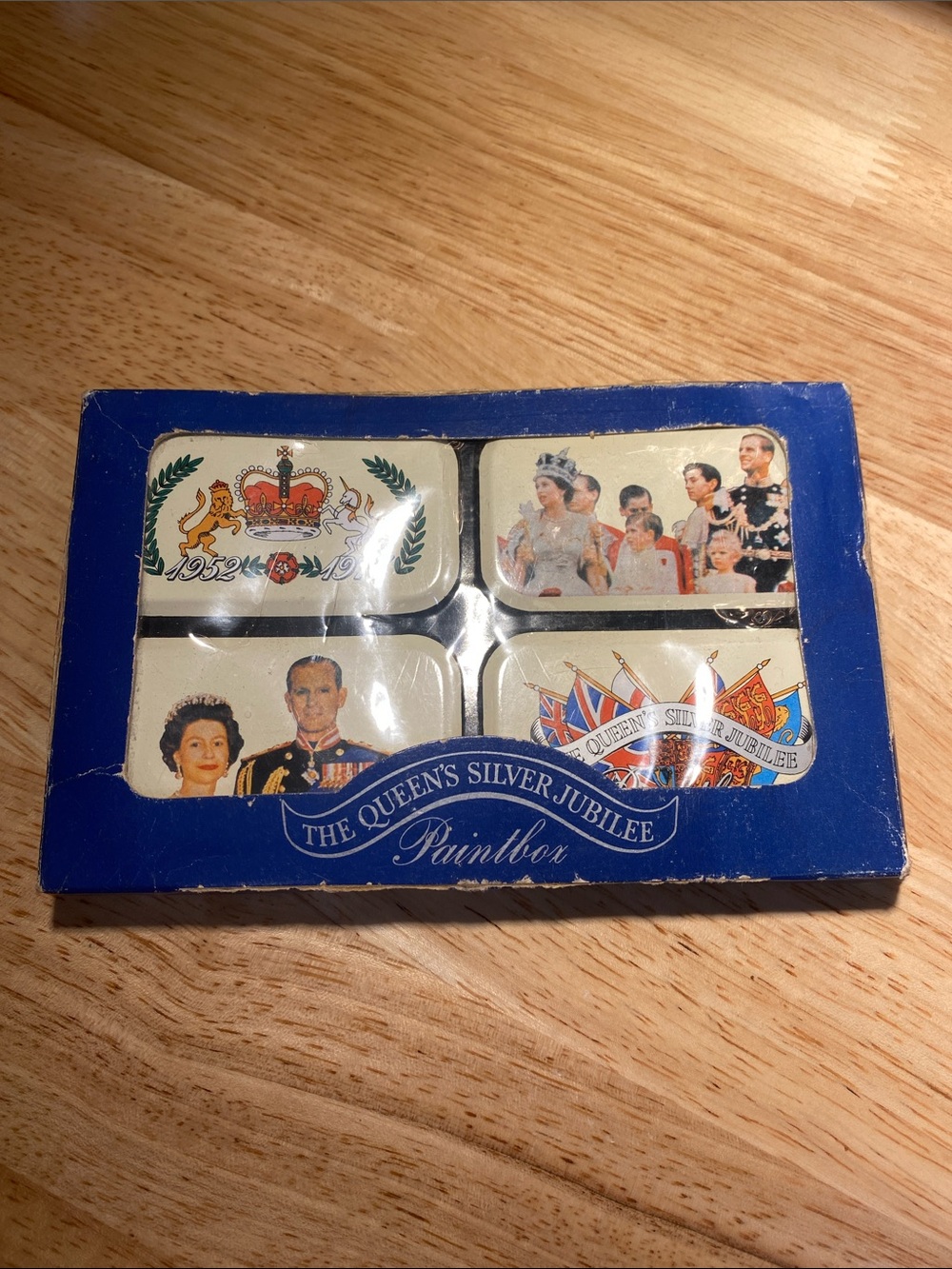 Vintage Silver Jubilee Reeves Paintbox UK